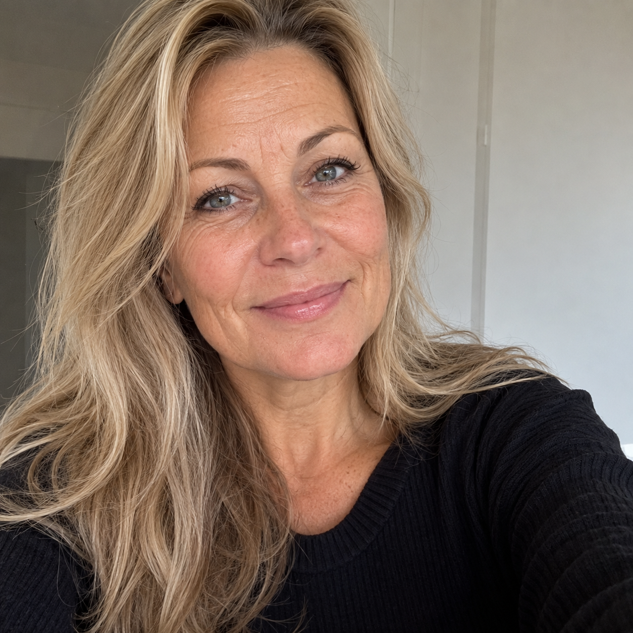 files/Varm_selfie_med_blond_kvinna.png
